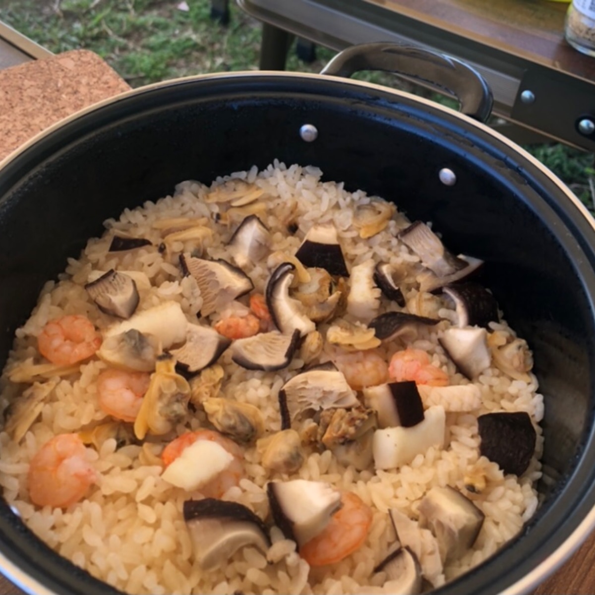 キャンプ飯 海鮮たっぷりの炊き込みご飯 レシピ 作り方 By りんりんりん 楽天レシピ キャンプ飯 海鮮たっぷりの炊き込みご飯 レシピ 作り方 By りんりんりん 楽天レシピ